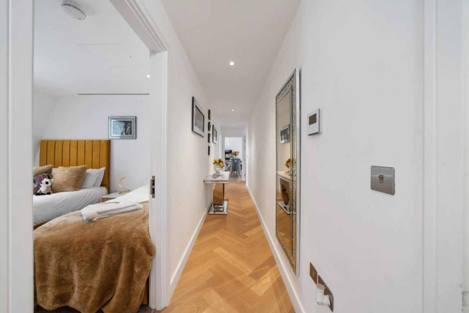 Elegant 3-Bedroom Penthouse In Marble Arch 70 London Eksteriør bilde