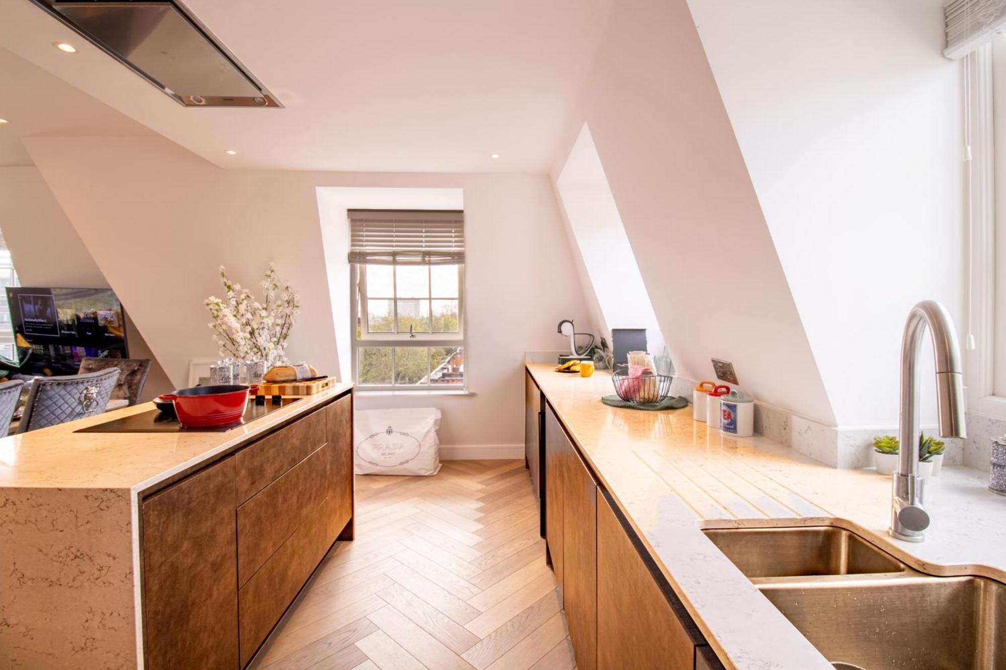 Elegant 3-Bedroom Penthouse In Marble Arch 70 London Eksteriør bilde