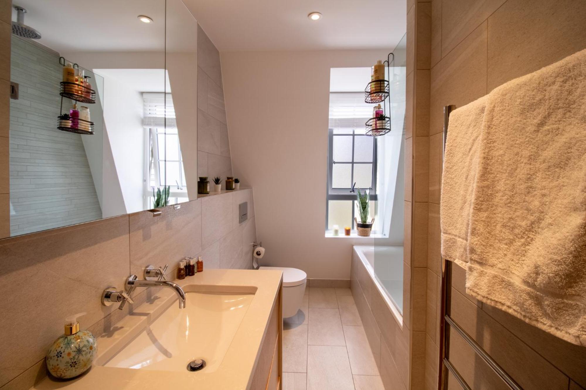 Elegant 3-Bedroom Penthouse In Marble Arch 70 London Eksteriør bilde